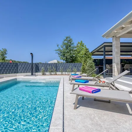 Aria With Heated Pool And Whirlpool - Happy