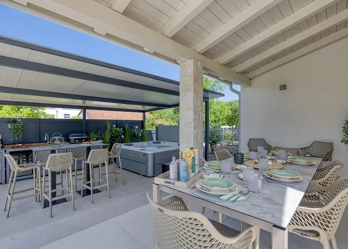 Casa vacanze Aria With Heated Pool And Whirlpool - Happy