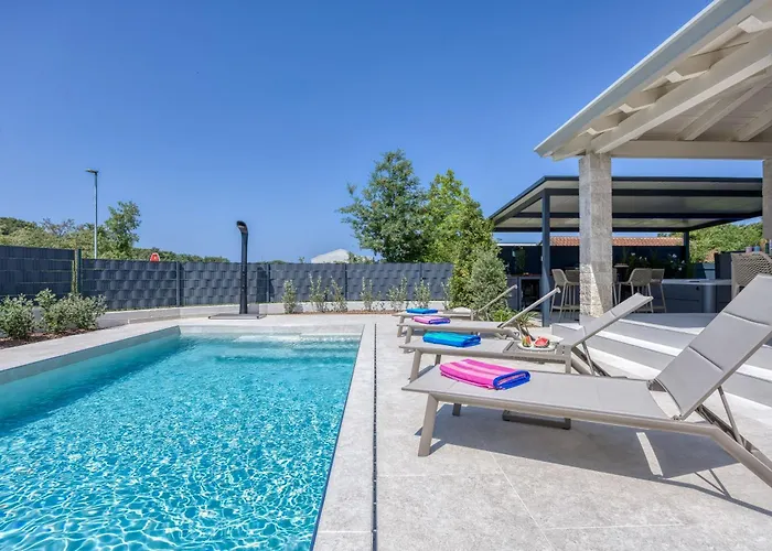 Aria With Heated Pool And Whirlpool - Happy