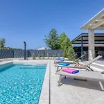 Aria With Heated Pool And Whirlpool - Happy