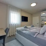Aria With Heated Pool And Whirlpool - Happy ポレッチ