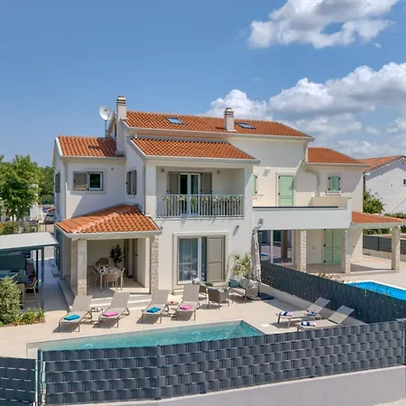 Aria With Heated Pool And Whirlpool - Happy