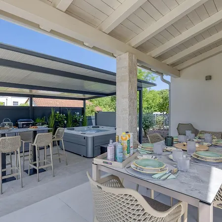 Сasa de vacaciones Aria With Heated Pool And Whirlpool - Happy