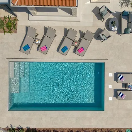 Aria With Heated Pool And Whirlpool - Happy Vakantiehuis