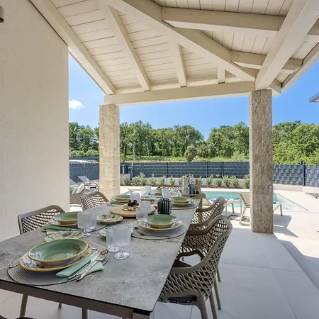 Aria With Heated Pool And Whirlpool - Happy Vakantiehuis