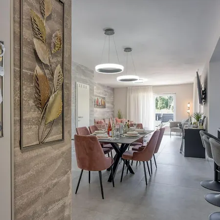 Aria With Heated Pool And Whirlpool - Happy Apartment