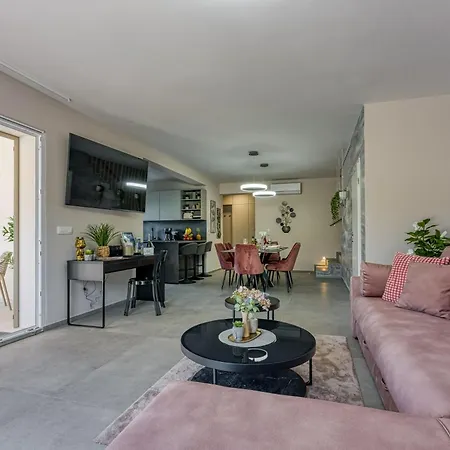 Aria With Heated Pool And Whirlpool - Happy Apartment *