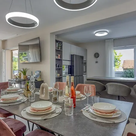 Aria With Heated Pool And Whirlpool - Happy Apartment *