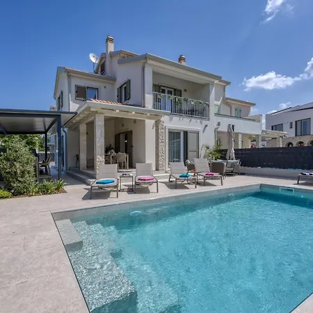 Сasa de vacaciones Aria With Heated Pool And Whirlpool - Happy