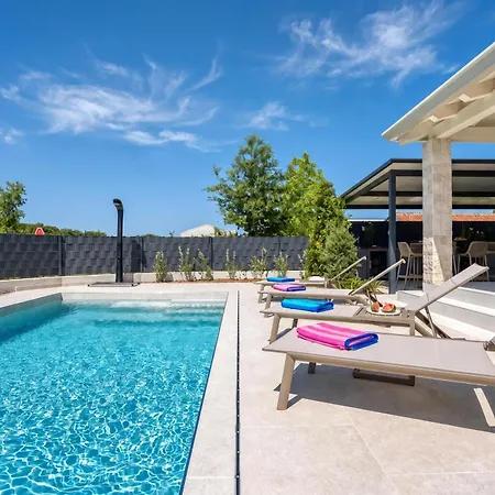 Aria With Heated Pool And Whirlpool - Happy Сasa de vacaciones Poreč