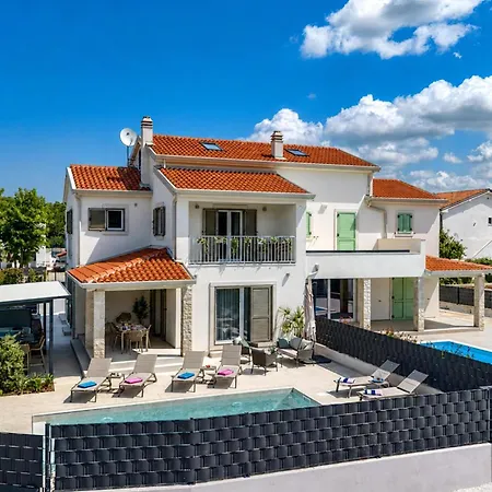 Сasa de vacaciones Aria With Heated Pool And Whirlpool - Happy *