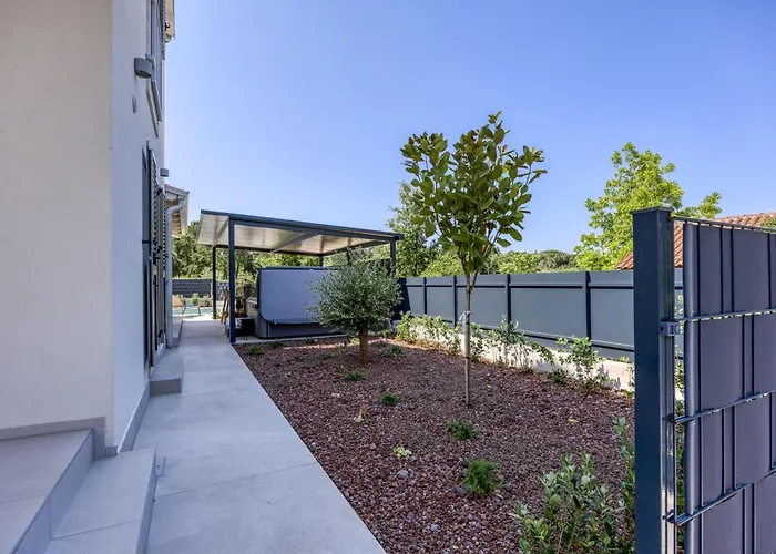 Aria With Heated Pool And Whirlpool - Happy Poreč