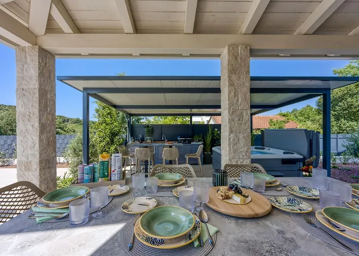 Aria With Heated Pool And Whirlpool - Happy * Poreč