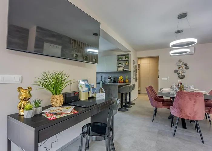 Aria With Heated Pool And Whirlpool - Happy Feriehus Poreč